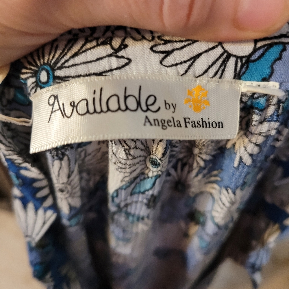 Available By Angela Fashion Small Womens Blouse - Picture 7 of 9